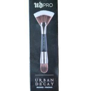 New Urban Decay Pro F-113 Contour Shape Shifter Brush